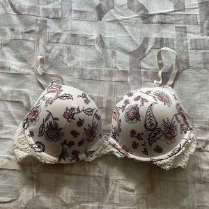Victorias Secret Push Up Bra size 32C
